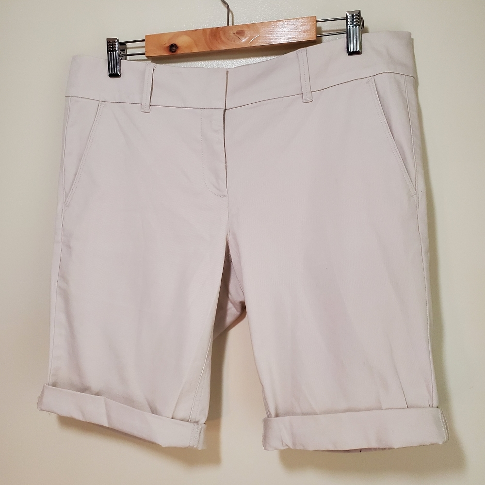 Loft outlet women's tan bermuda roll short, sz 10